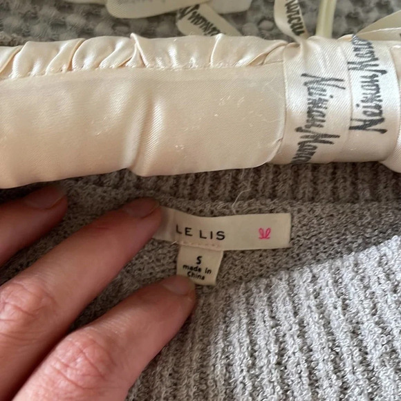 Le Lis Cozy Oversized Sweater Size S - Picture 6 of 8